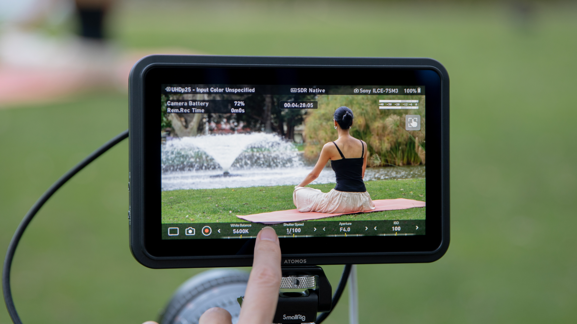 จอมอนิเตอร์ไร้สายสายกองถ่าย Teradek Bolt 7 ปะทะ Atomos Shinobi 7 II