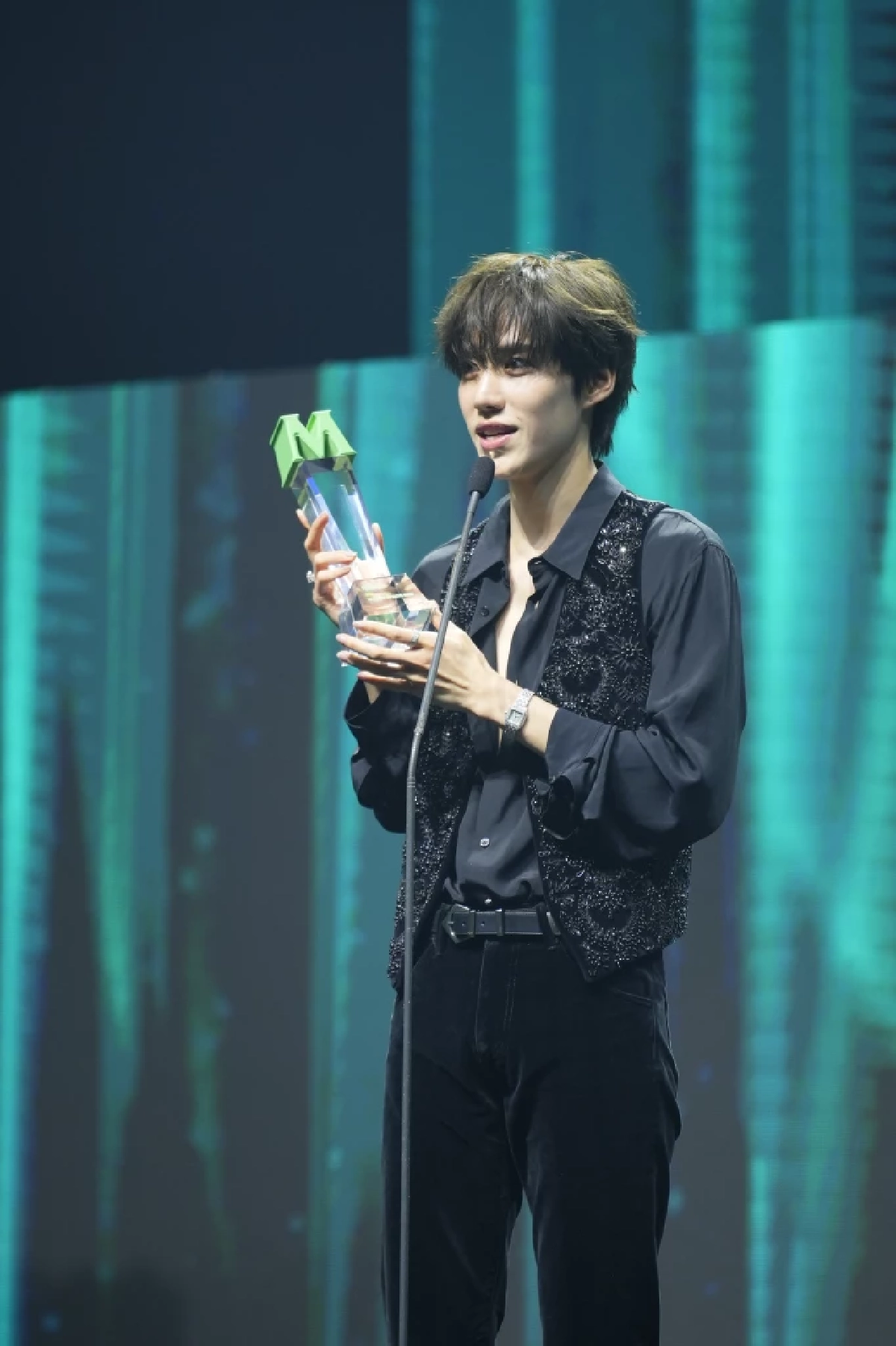 รันเวย์อิคอนสยามปลุกพลังบันเทิงและแฟชั่นในคืน Mchoice & Mint Awards