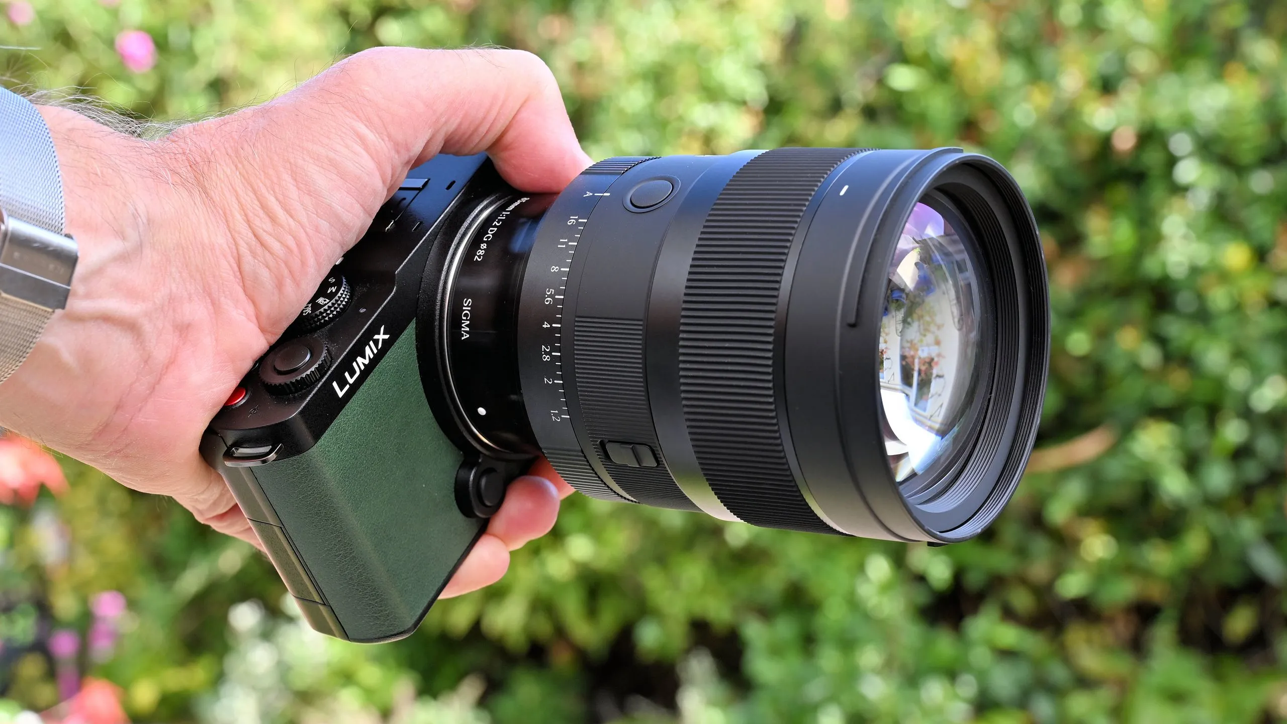 เทียบ Sigma 85mm f/1.2 DG Art กับ Canon RF 85mm f/1.2L เลนส์เพอร์ตเรตไวแสงเลือกอะไรดี