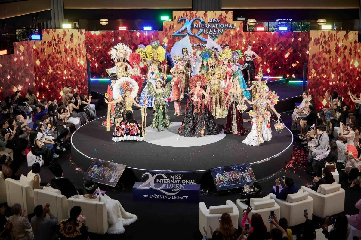 27 นางงามบนแฟชั่นเวที Miss International Queen จุดไฟมรดกชุดไทยระดับโลก