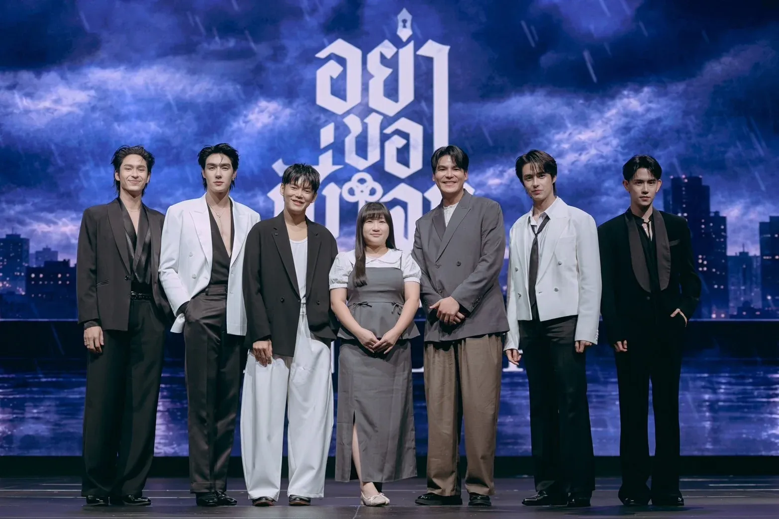 ซีรีส์ยอดนิยมปลุกมนต์การรวมตัวของนักแสดง เมื่อแฟนคลับได้เจอตัวจริงในห้องโถงแห่งความทรงจำ