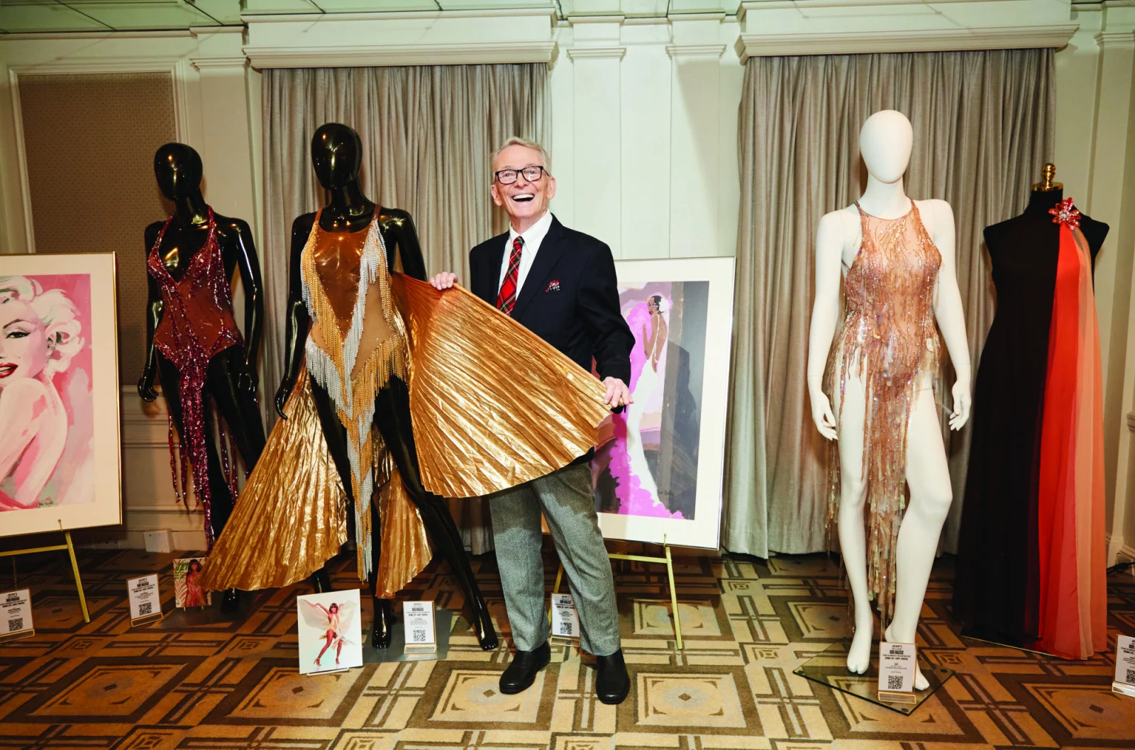 Bob Mackie ผู้ออกแบบเสื้อผ้าเซเลบริตี้ที่นิยามความหรูหราบนพรมแดง