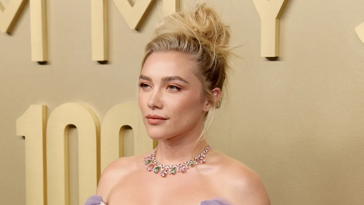 Red Carpet Beauty จากงาน Emmy Awards แต่งหน้า ผม เล็บ ที่น่าหยิบไปแต่งตาม