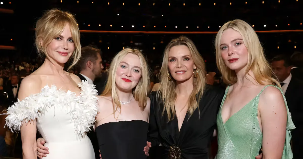 ลาเวนเดอร์ คริสตัล และเท็กซ์เจอร์ พรมแดง Emmy ที่สะท้อนอนาคตแฟชั่นชุดราตรี