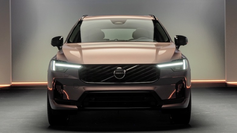 ปลั๊กอินไฮบริด SUV ยุคใหม่ Volvo ดันระยะวิ่งไฟฟ้าเท่า EV