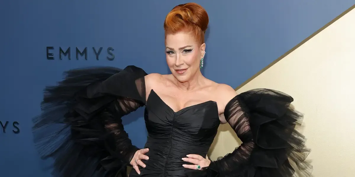 พรมแดง Emmy Awards สายแฟต้องดู เด่นด้วยเดรสลาเวนเดอร์และผมยาวสะบัดเอว