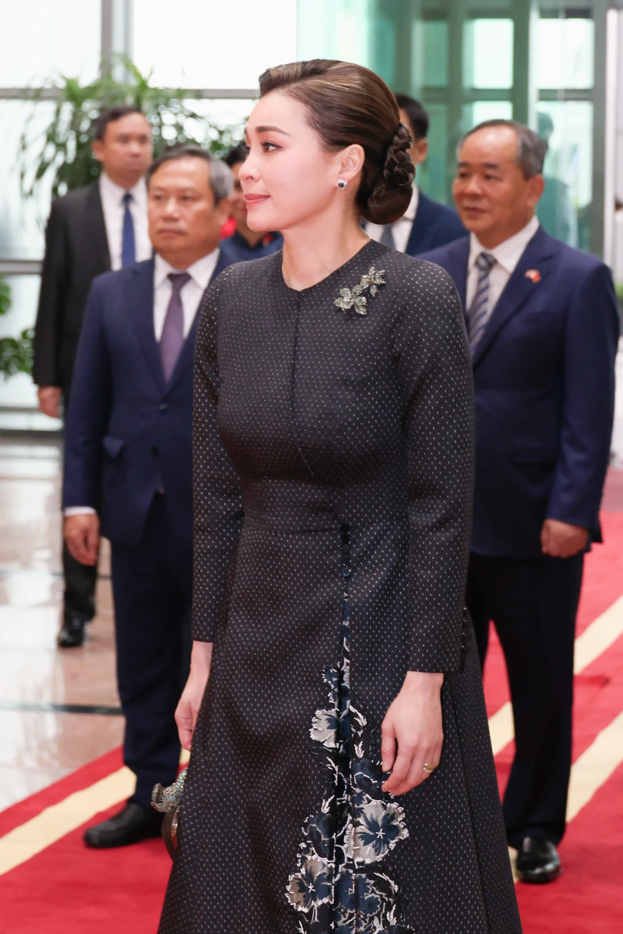 ผ้าไหมและชุดประจำชาติ เมื่อแฟชั่นกลายเป็นภาษาการทูต