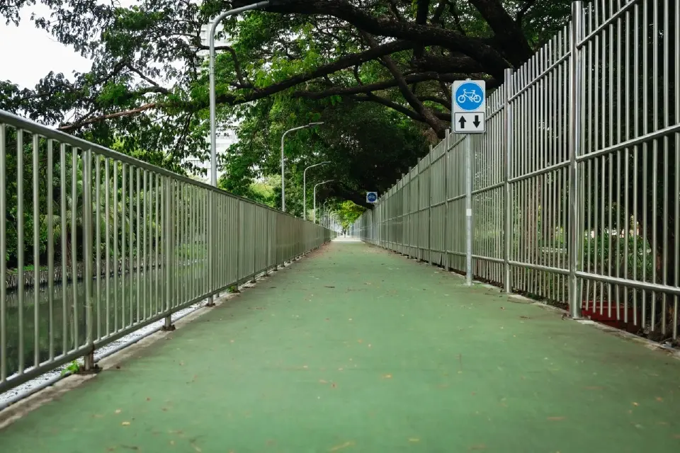 สะพานเขียวกรุงเทพ เปลี่ยนภาพถนนวิทยุสู่ไมล์สีเขียวของเมือง