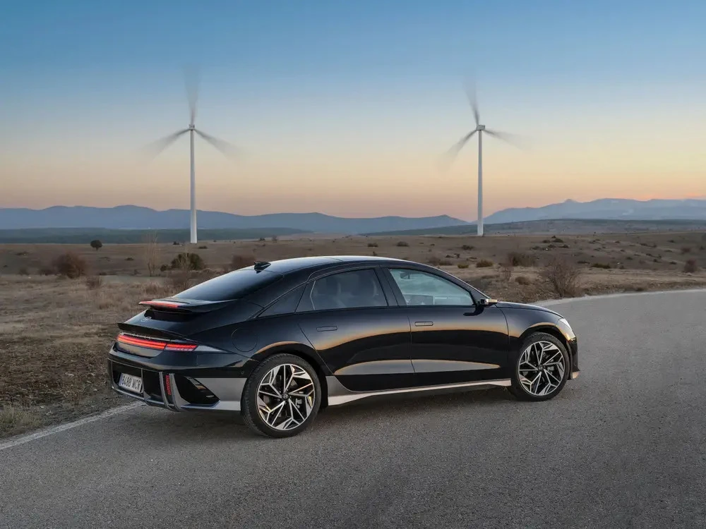 Tesla กลับมายึดเกินครึ่ง ตลาดรถไฟฟ้า ขณะคู่แข่งถอยทัพ