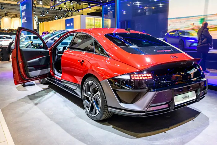 Tesla กลับมายึดเกินครึ่ง ตลาดรถไฟฟ้า ขณะคู่แข่งถอยทัพ