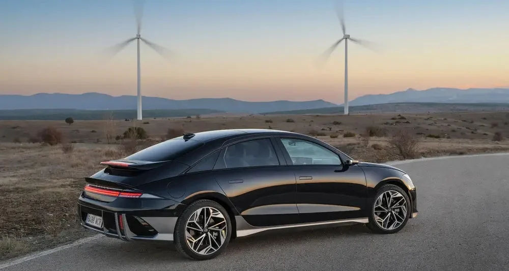 Tesla กลับมายึดเกินครึ่ง ตลาดรถไฟฟ้า ขณะคู่แข่งถอยทัพ
