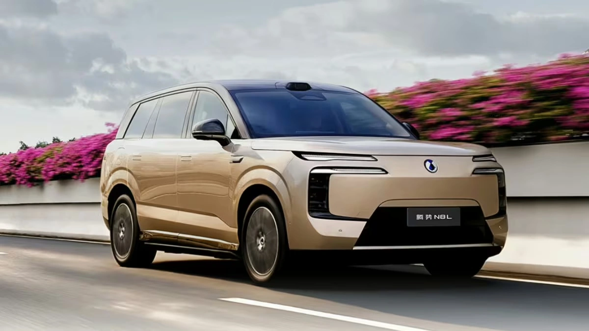 รถยนต์ไฟฟ้าหรูพรีเมียมศึกสามเสาหลัก Bentley Torcal Range Rover Electric และ Denza N8L