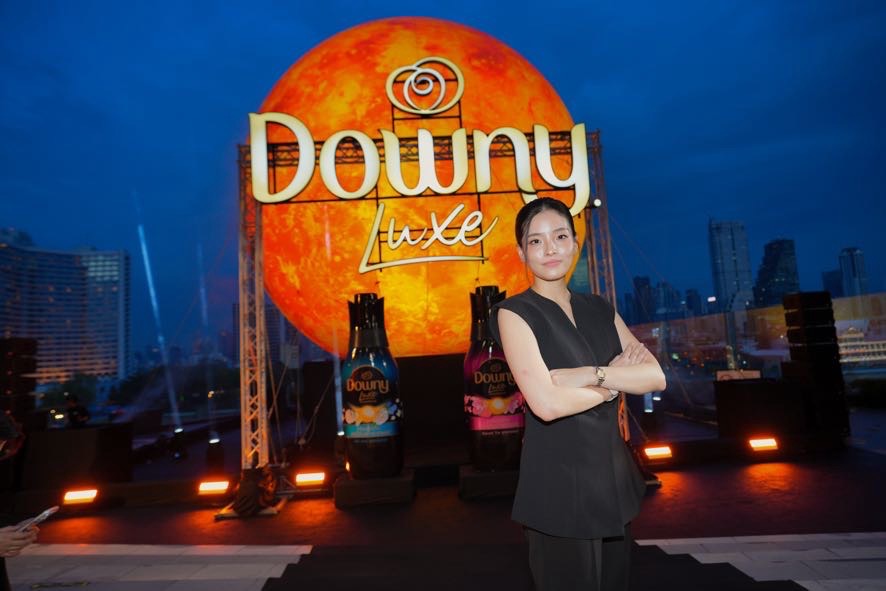 รันเวย์ดีไซเนอร์ไทยริมเจ้าพระยา เมื่อแบรนด์ผ้าหอมพาแฟชั่นสู่เวทีโลก