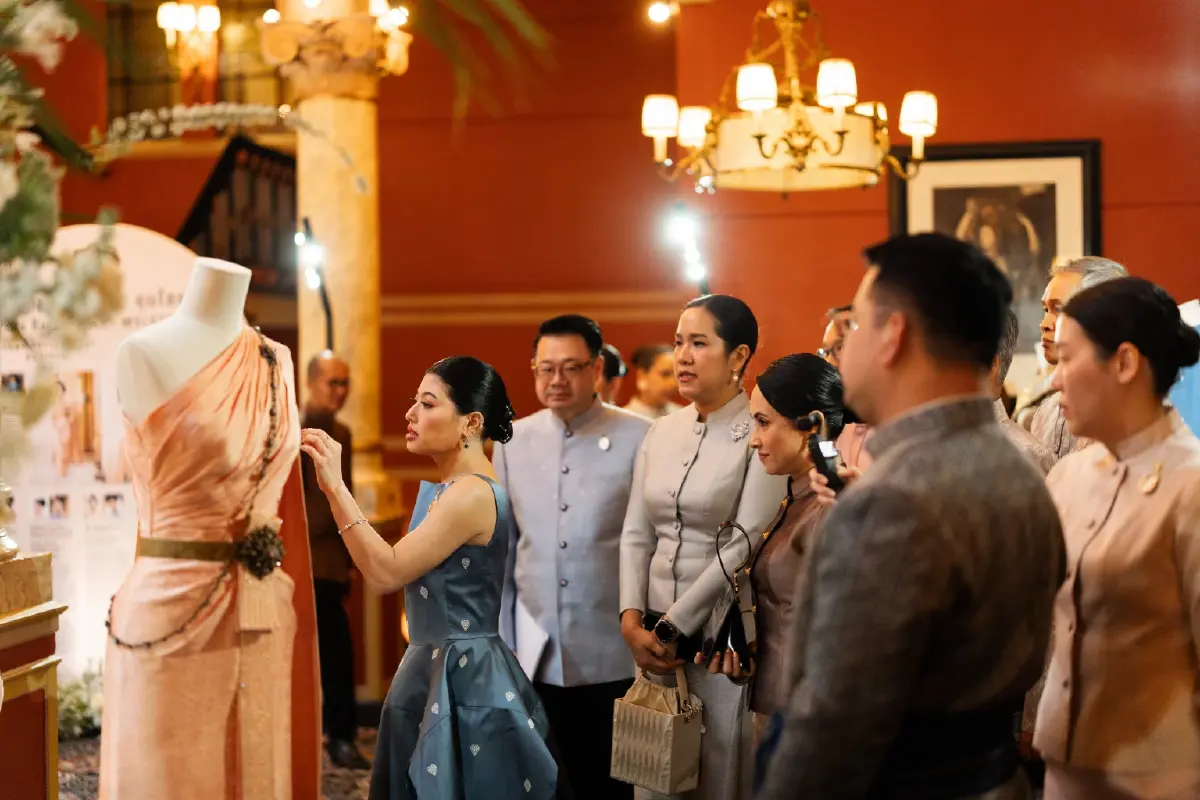 แฟชั่นชุดไทยพระราชนิยมสู่เวทีโตเกียวบนสายตามรดกโลก