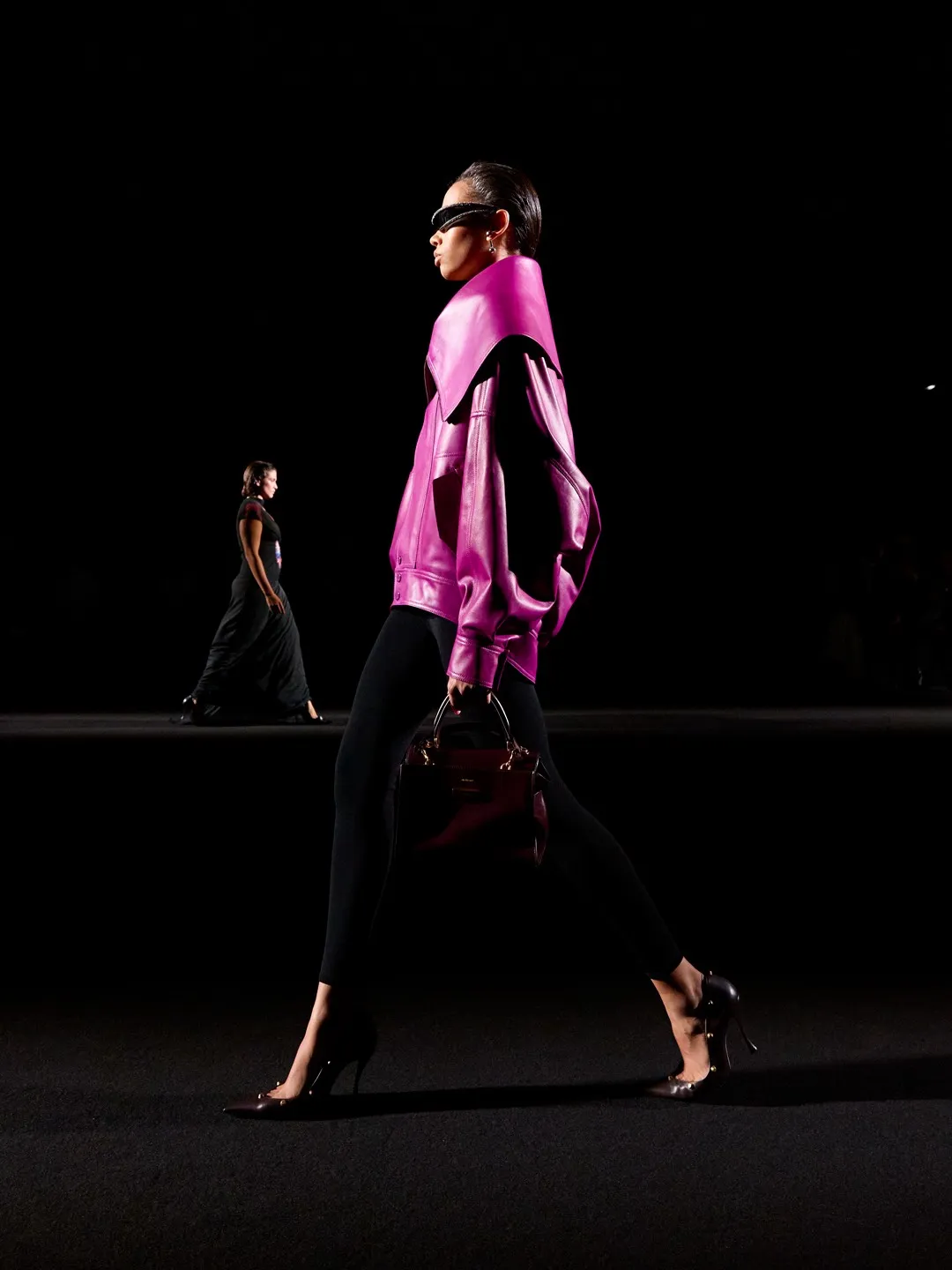 Balenciaga Hourglass Avenue เมื่อซิลูเอตนาฬิกาทรายกลายเป็นไอคอนยุคใหม่