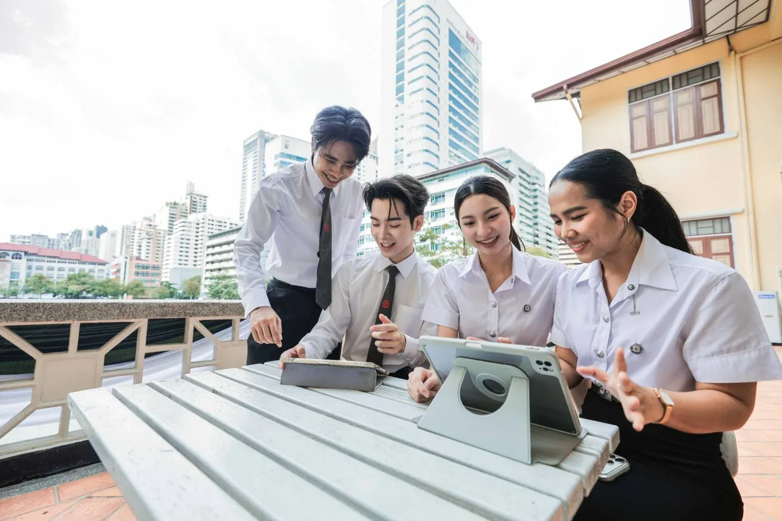 เมื่อมหาวิทยาลัยจับมือเอกชน สร้างการเรียนออนไลน์ฟรีด้วย AI