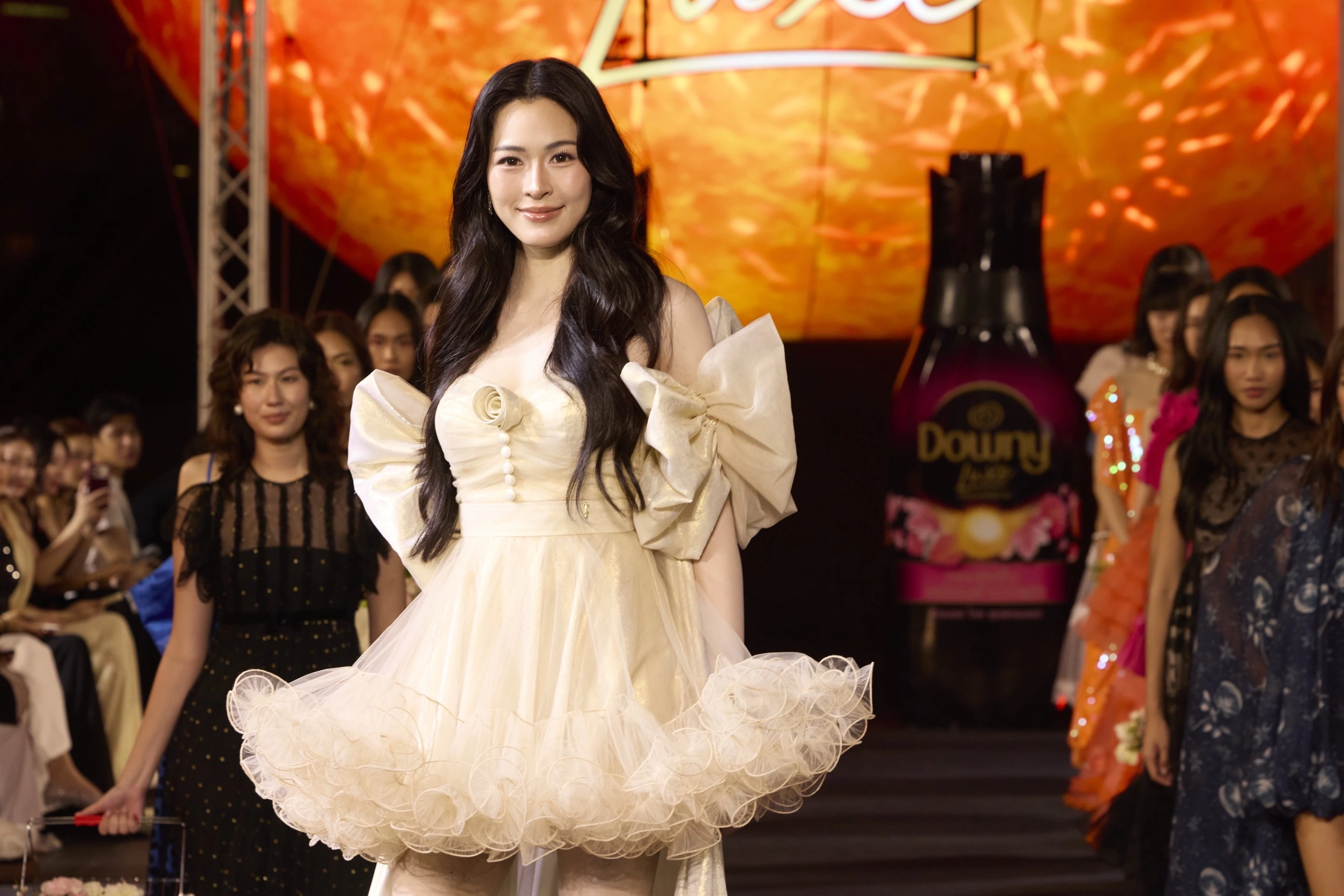 ดาวน์นี่ ลักซ์ รันเวย์ ริมเจ้าพระยา พลิกแฟชั่นโชว์เป็นเวที Soft Power