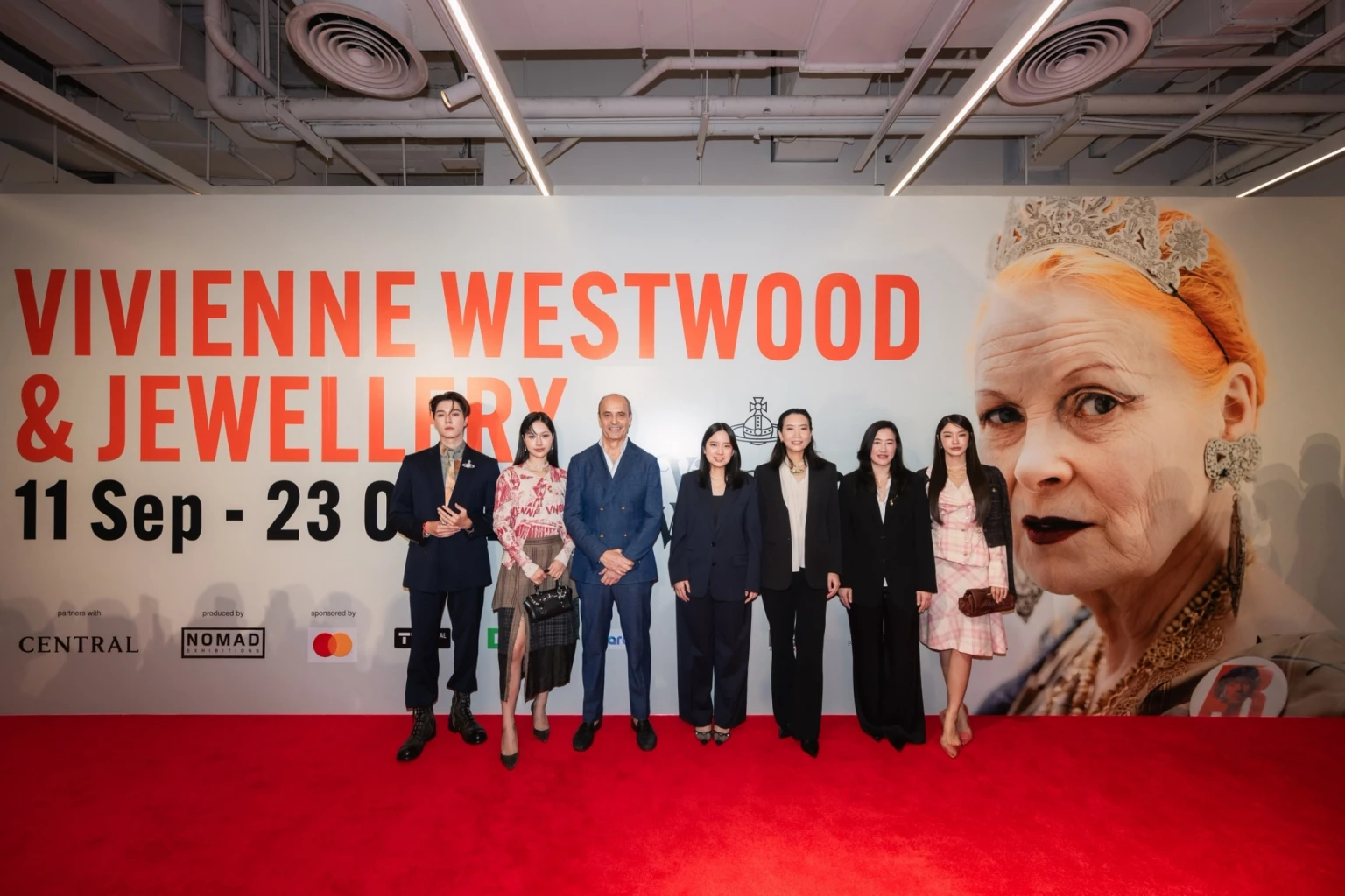 สี่ทศวรรษพังก์ แฟชั่น และอัญมณีแห่งการต่อต้านในนิทรรศการ Vivienne Westwood & Jewellery