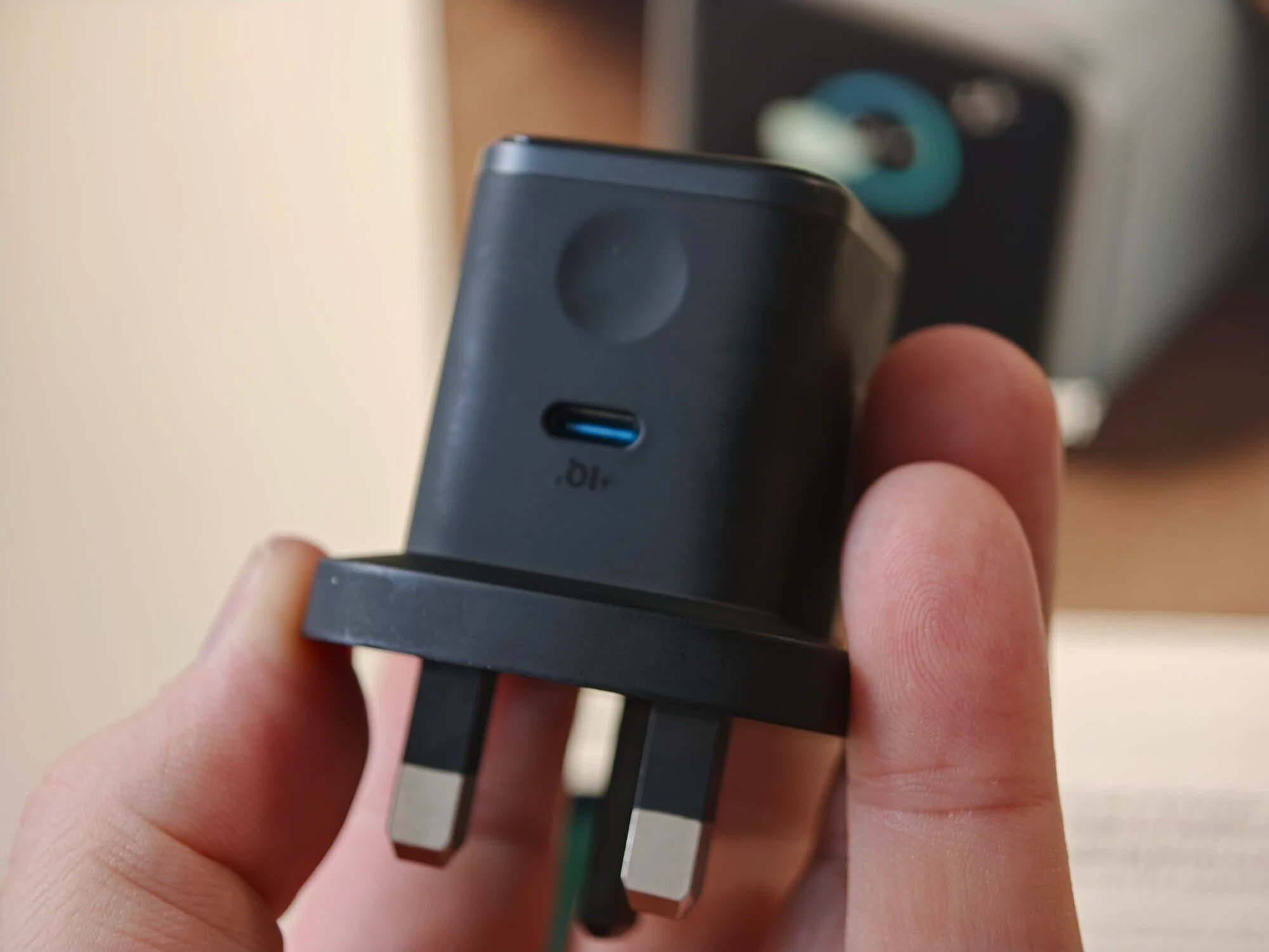 หนึ่งที่ชาร์จ USB-C สำหรับทุกอุปกรณ์: โทรศัพท์ แล็ปท็อป แท็บเล็ต