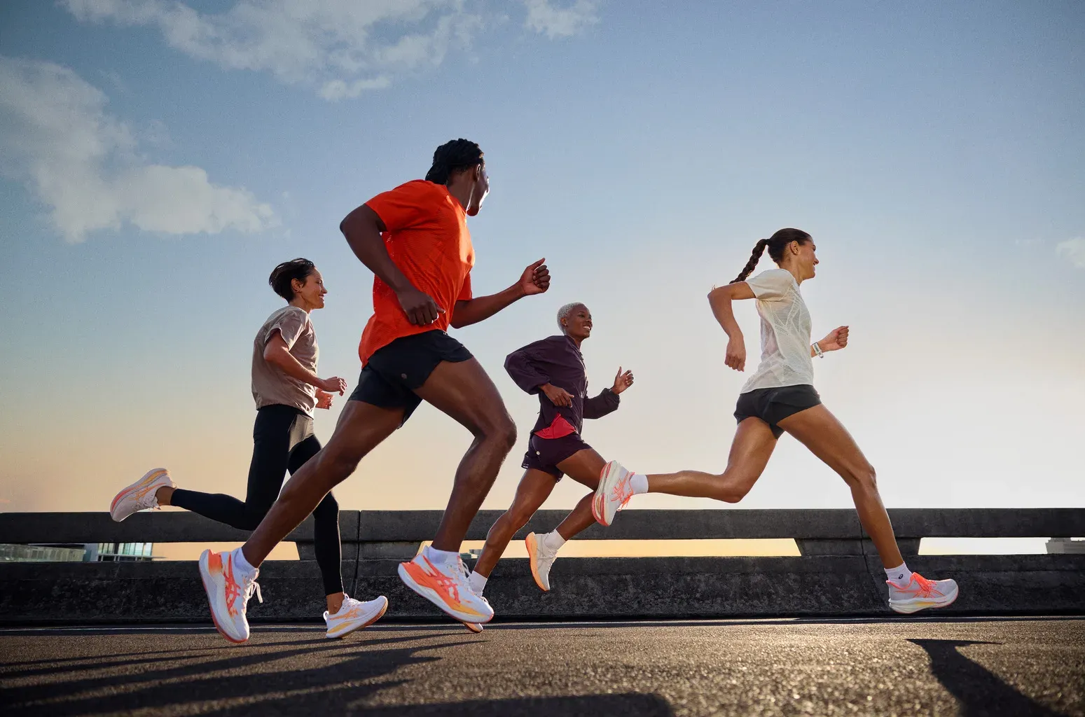 ASICS Rise & Shine จุดไฟรองเท้าวิ่งด้วย Sonicblast 2