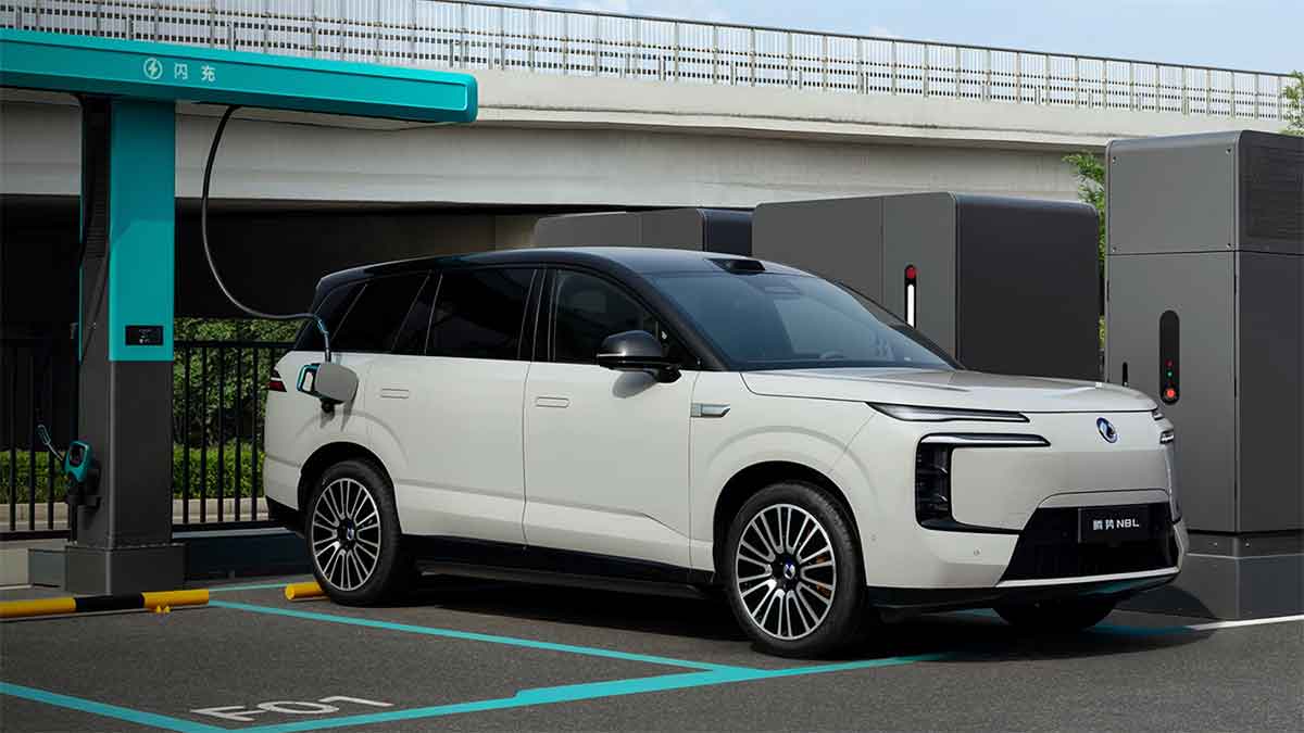 แบตเตอรี่ 130 kWh ระยะวิ่ง 960 กม. ชาร์จ 9 นาที Denza N8L เขย่าตลาดเอสยูวีพรีเมียมไฟฟ้า