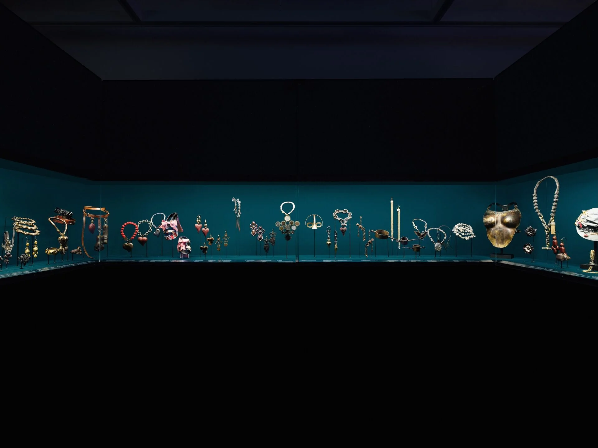 เมื่อพังก์กลายเป็นอัญมณี: เปิดประสบการณ์ Vivienne Westwood & Jewellery