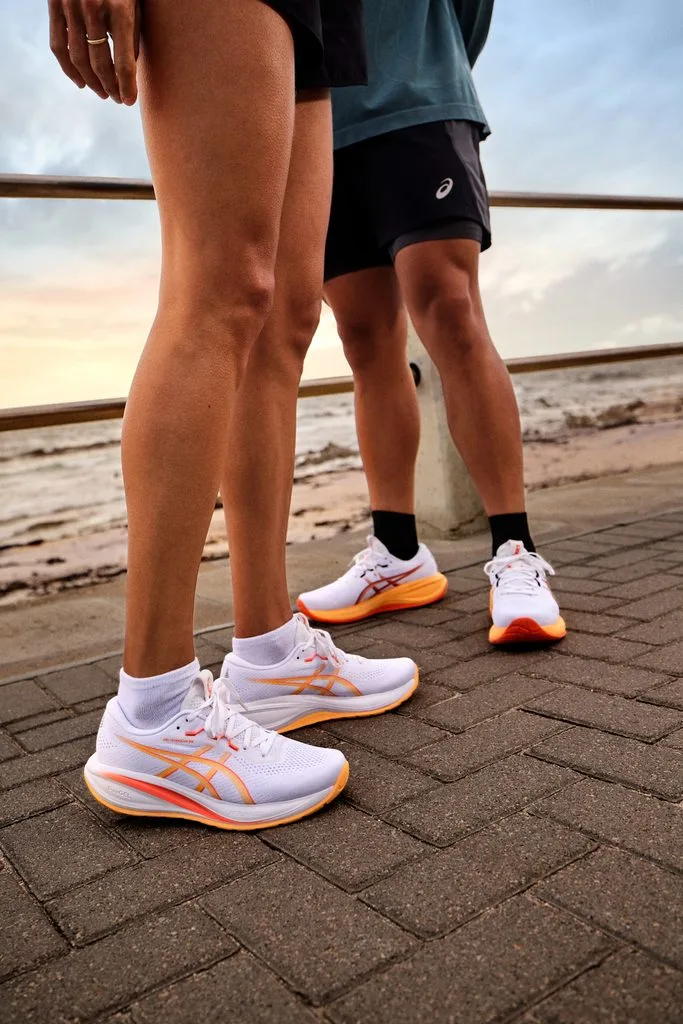 ASICS Rise & Shine จุดไฟรองเท้าวิ่งด้วย Sonicblast 2