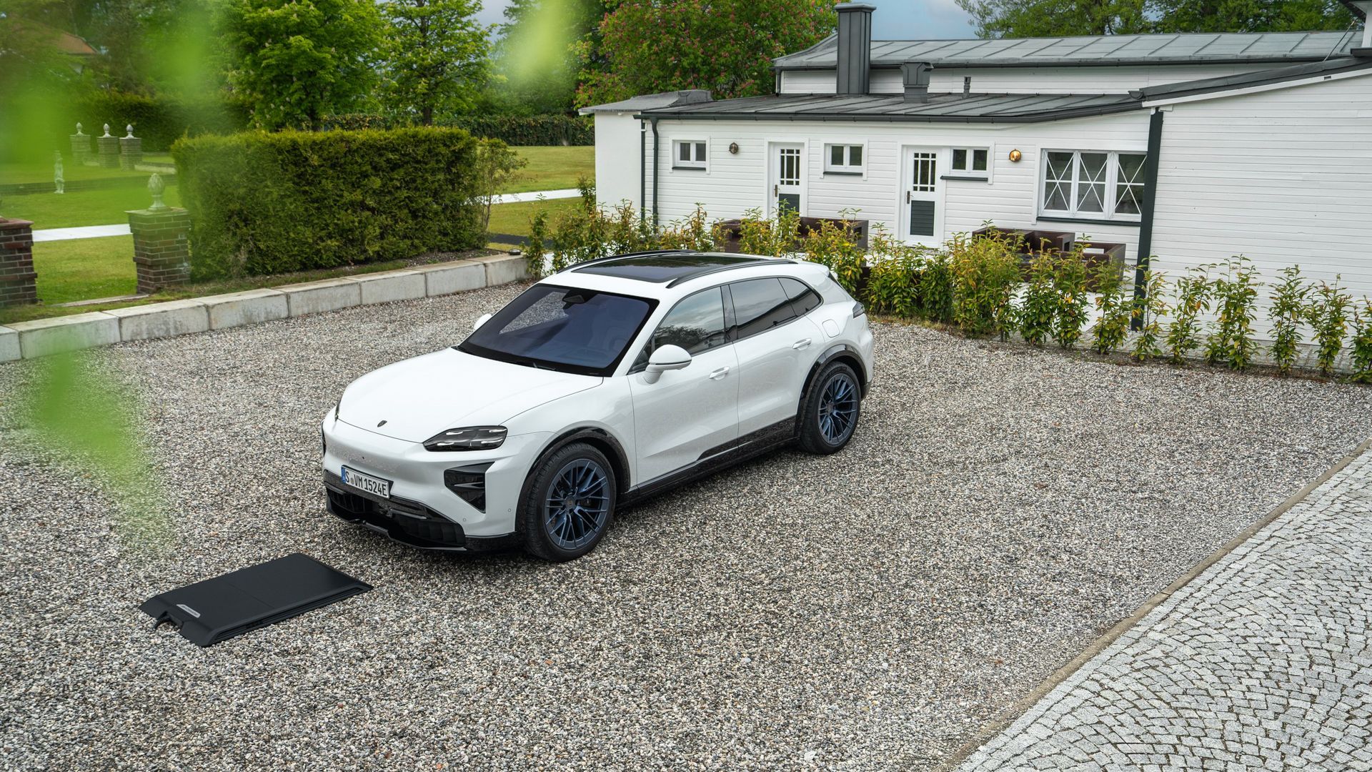Porsche Cayenne Coupe Electric ซูเปอร์ SUV ไฟฟ้ากว่า 1,156 แรงม้ากับยุคใหม่ของลักชัวรี่ EV