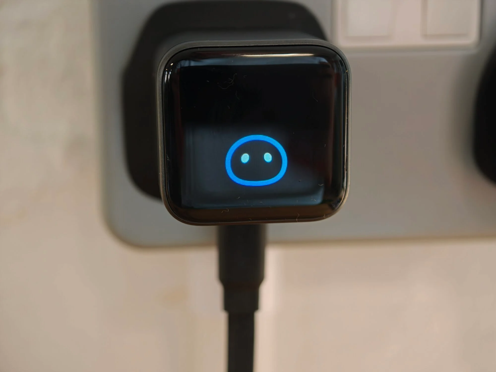 หนึ่งที่ชาร์จ USB-C สำหรับทุกอุปกรณ์: โทรศัพท์ แล็ปท็อป แท็บเล็ต
