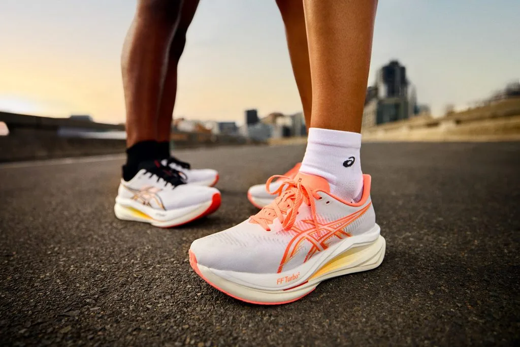 ASICS Rise & Shine จุดไฟรองเท้าวิ่งด้วย Sonicblast 2