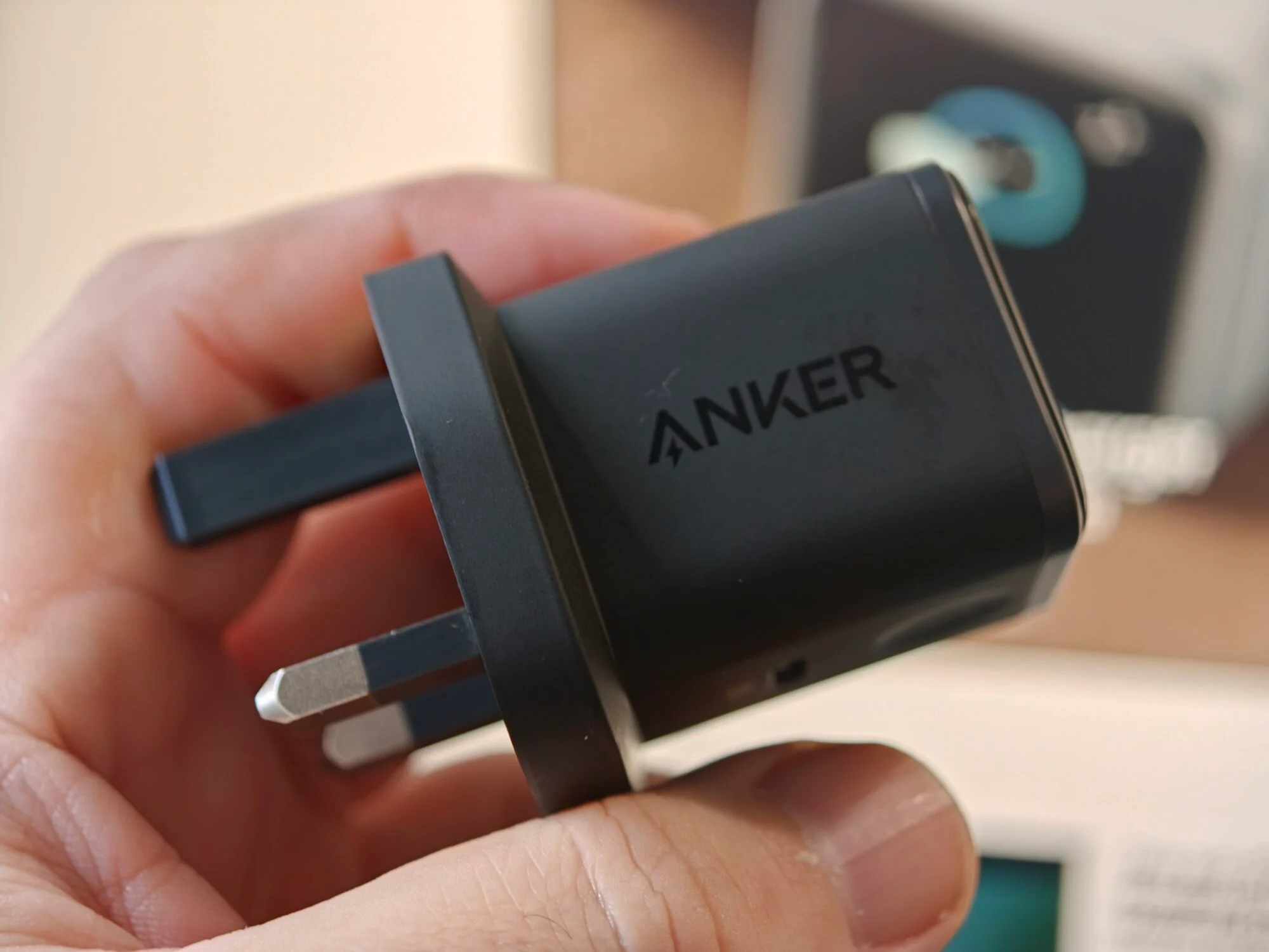 หนึ่งที่ชาร์จ USB-C สำหรับทุกอุปกรณ์: โทรศัพท์ แล็ปท็อป แท็บเล็ต