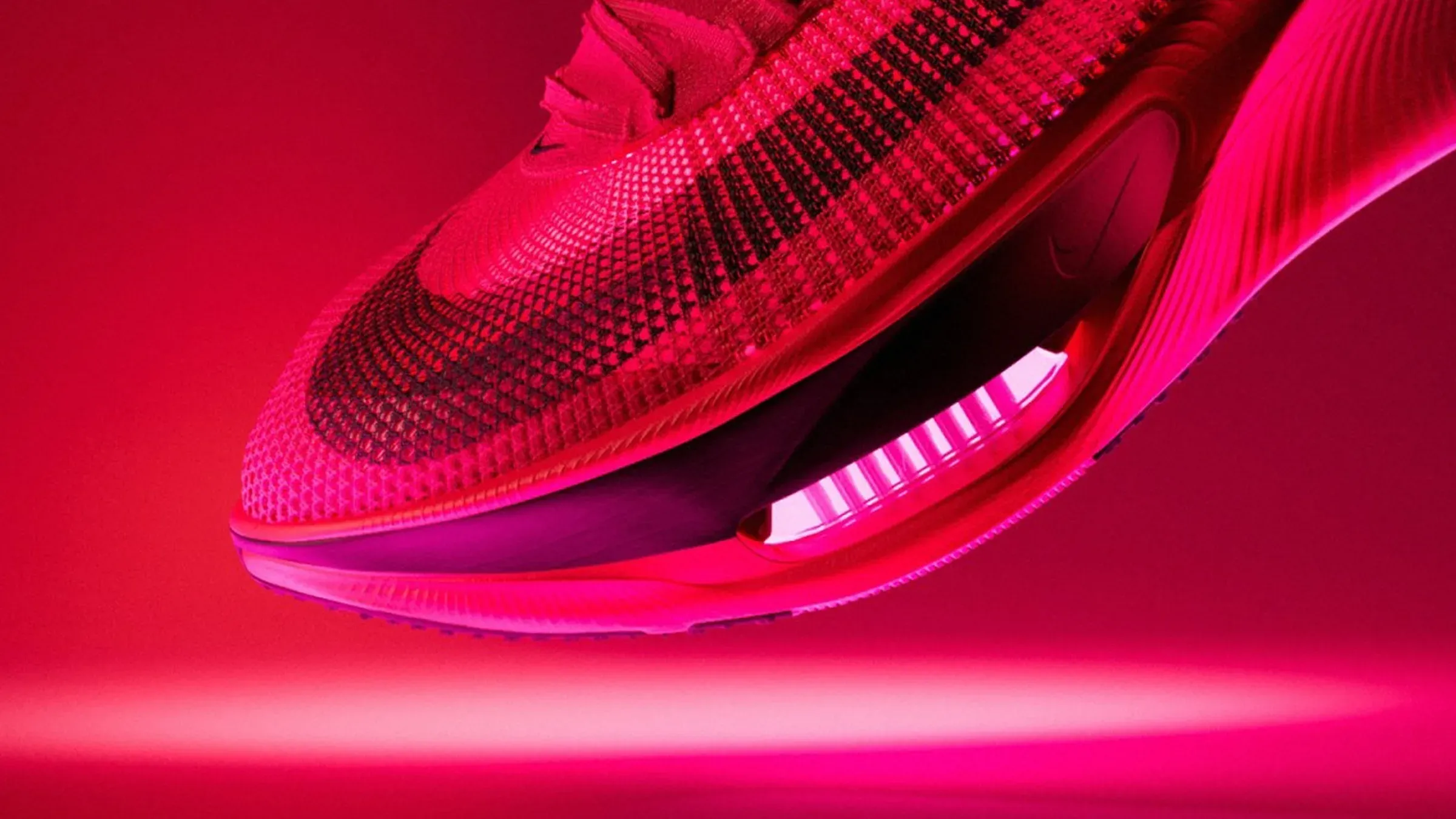 Nike Alphafly 4 ซูเปอร์ชู่วิ่งมาราธอนที่เบากว่า เด้งกว่า และจับต้องได้มากขึ้น