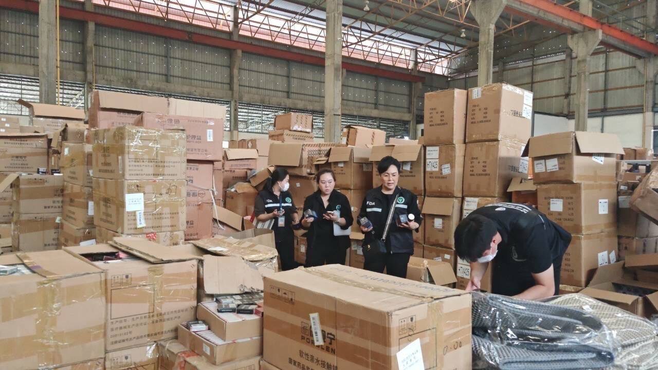 ตำรวจยึดเครื่องสำอางเถื่อนแสนชิ้น สัญญาณเตือนผู้บริโภคยุคบิวตี้ออนไลน์