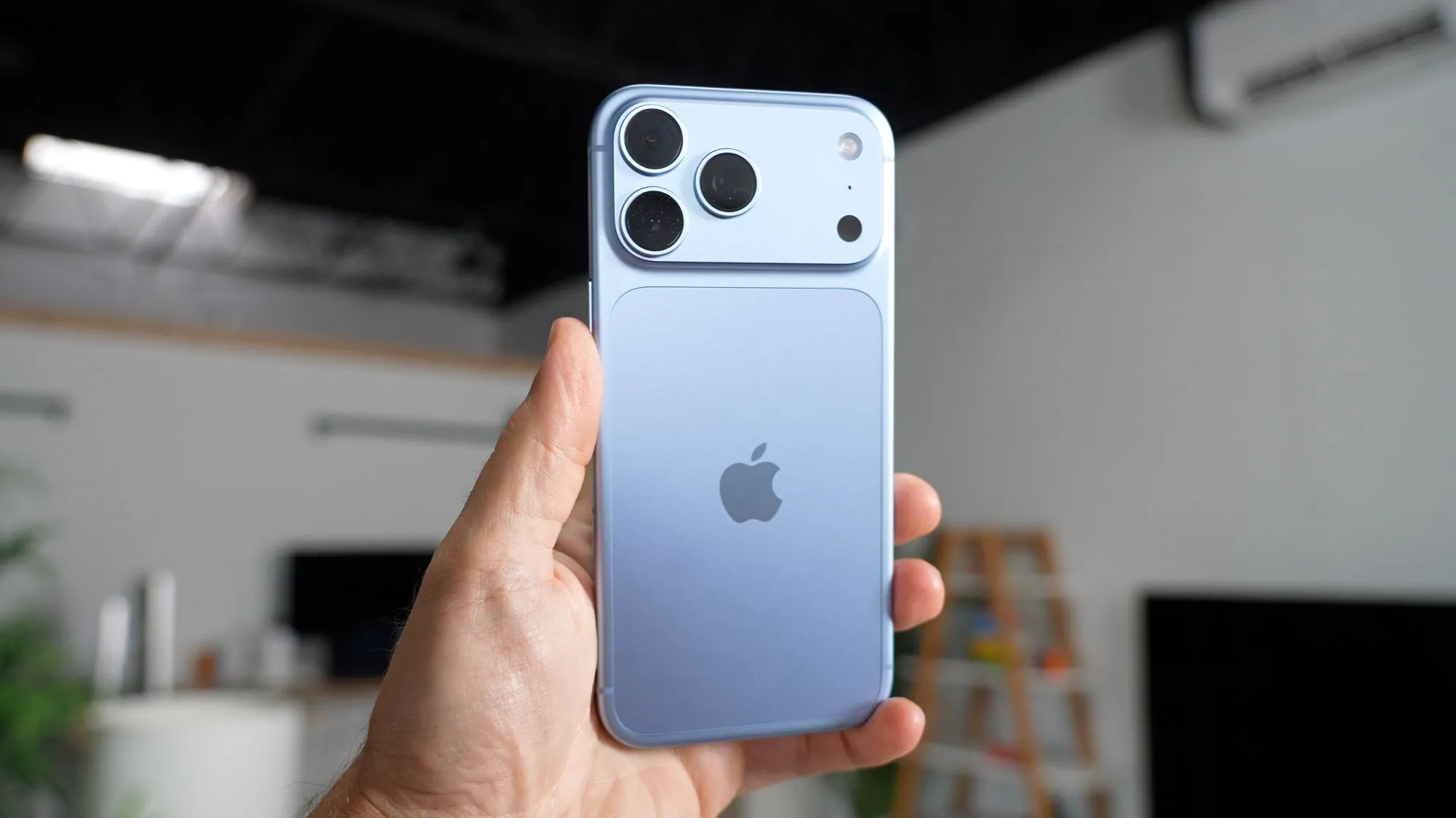 iPhone 18 Pro รีวิว กล้องจัดเต็ม แบตอึด แต่ค่าตัวแรง