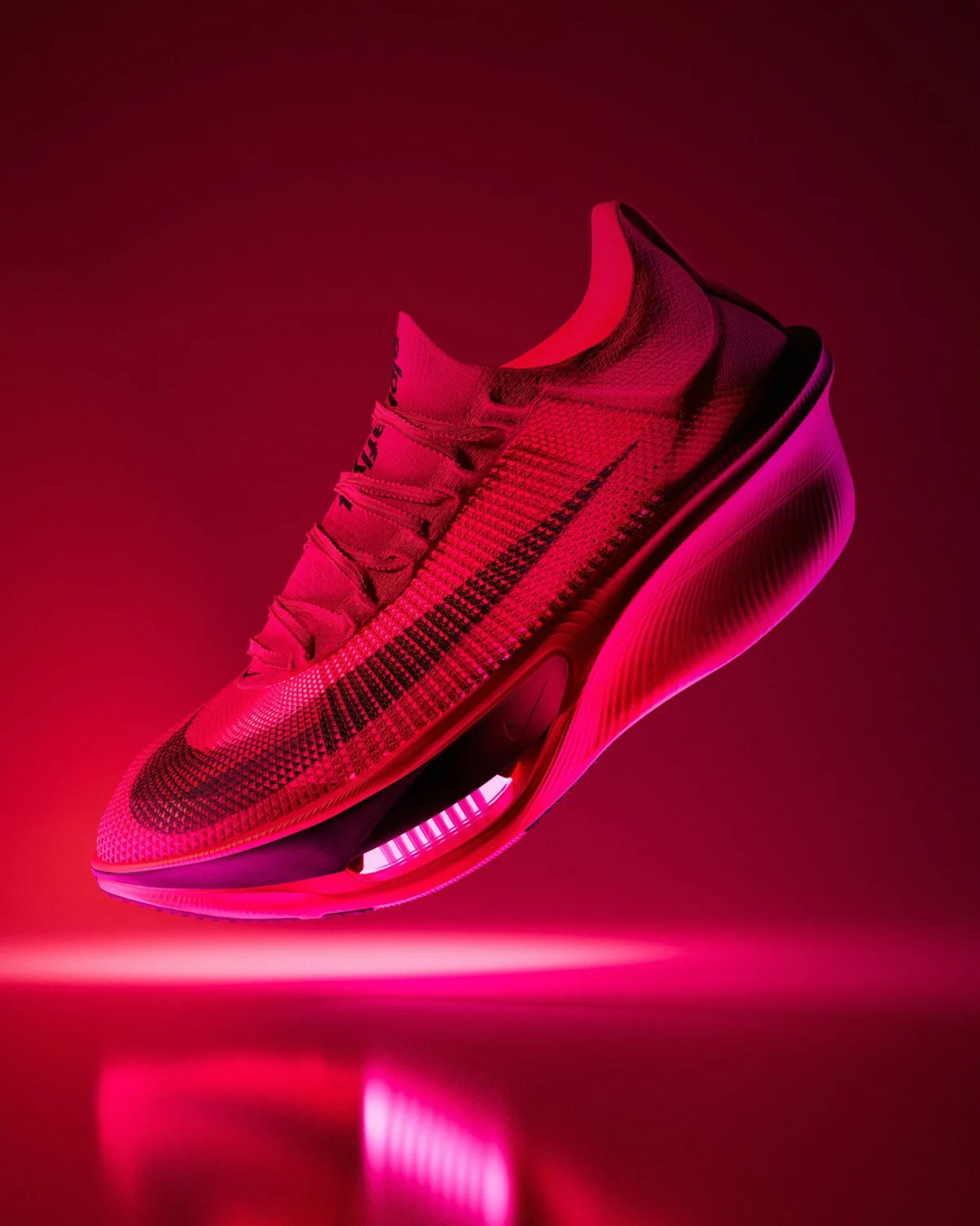 Nike Alphafly 4 ซูเปอร์ชู่วิ่งมาราธอนที่เบากว่า เด้งกว่า และจับต้องได้มากขึ้น