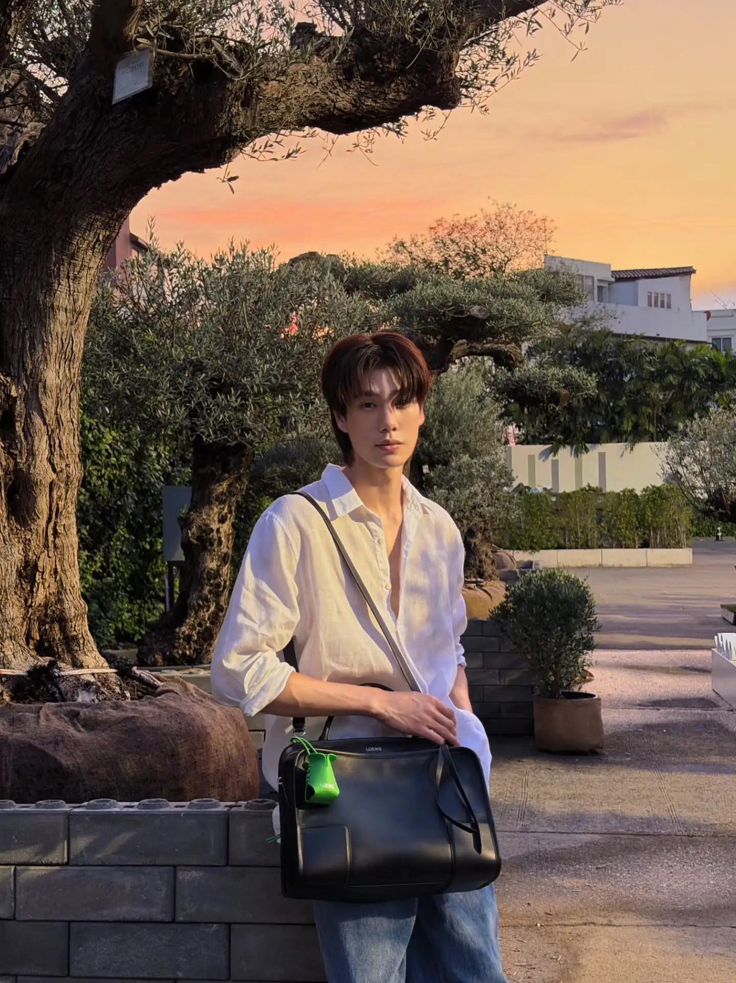 จาก Friend of the House สู่แบรนด์แอมบาสเดอร์ LOEWE เกมยาวของความสัมพันธ์แฟชั่นหรู