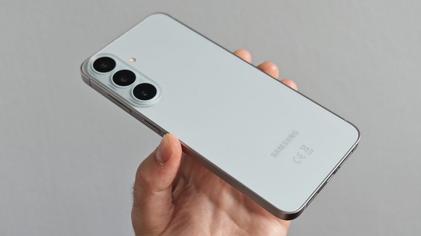 Samsung Galaxy S26 FE มือถือกลางหน้าตาเรือธง แต่ต้องแลกอะไรบ้าง