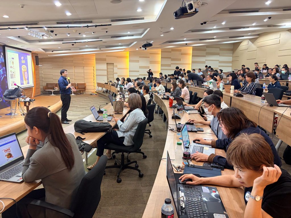 โปรแกรมอบรม AI ธุรกิจ เปลี่ยนคนทำงานให้คิดด้วยข้อมูล