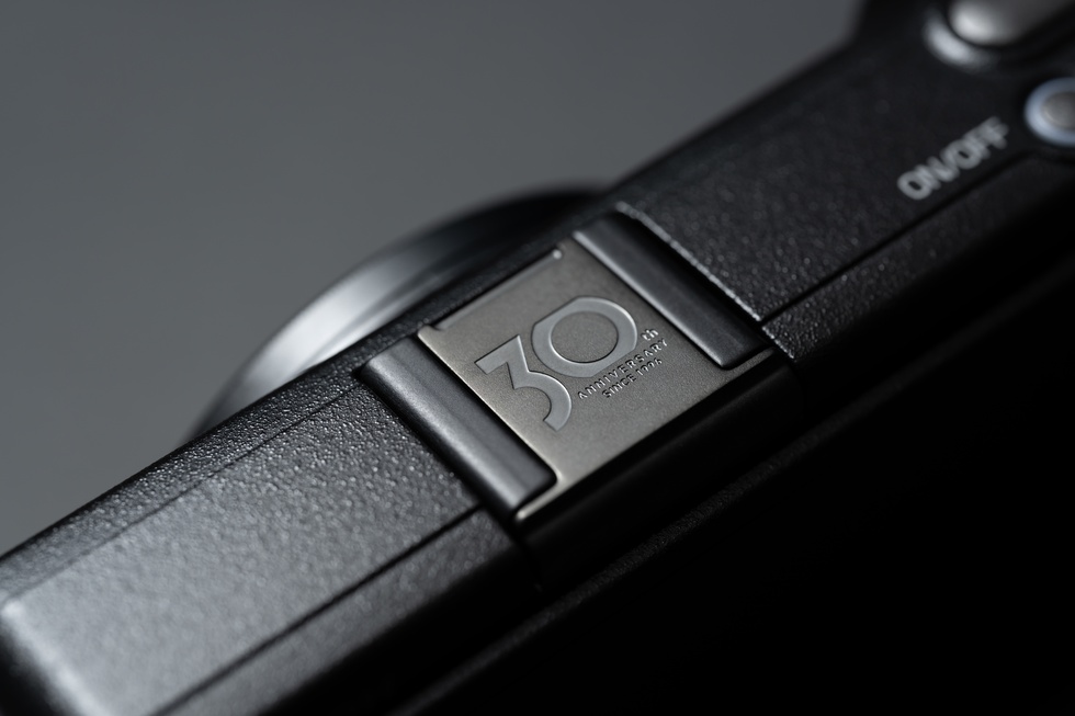 กระแสกล้องคอมแพครุ่นพิเศษคืนชีพ ฉลอง 30 ปี Ricoh GR และ Canon PowerShot