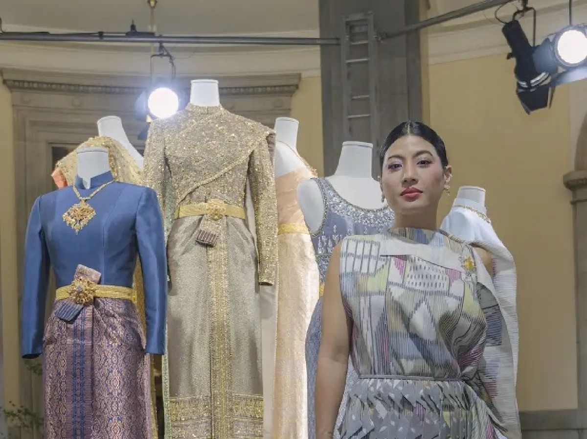 เมื่อชุดไทยพระราชนิยมก้าวขึ้นรันเวย์โตเกียว