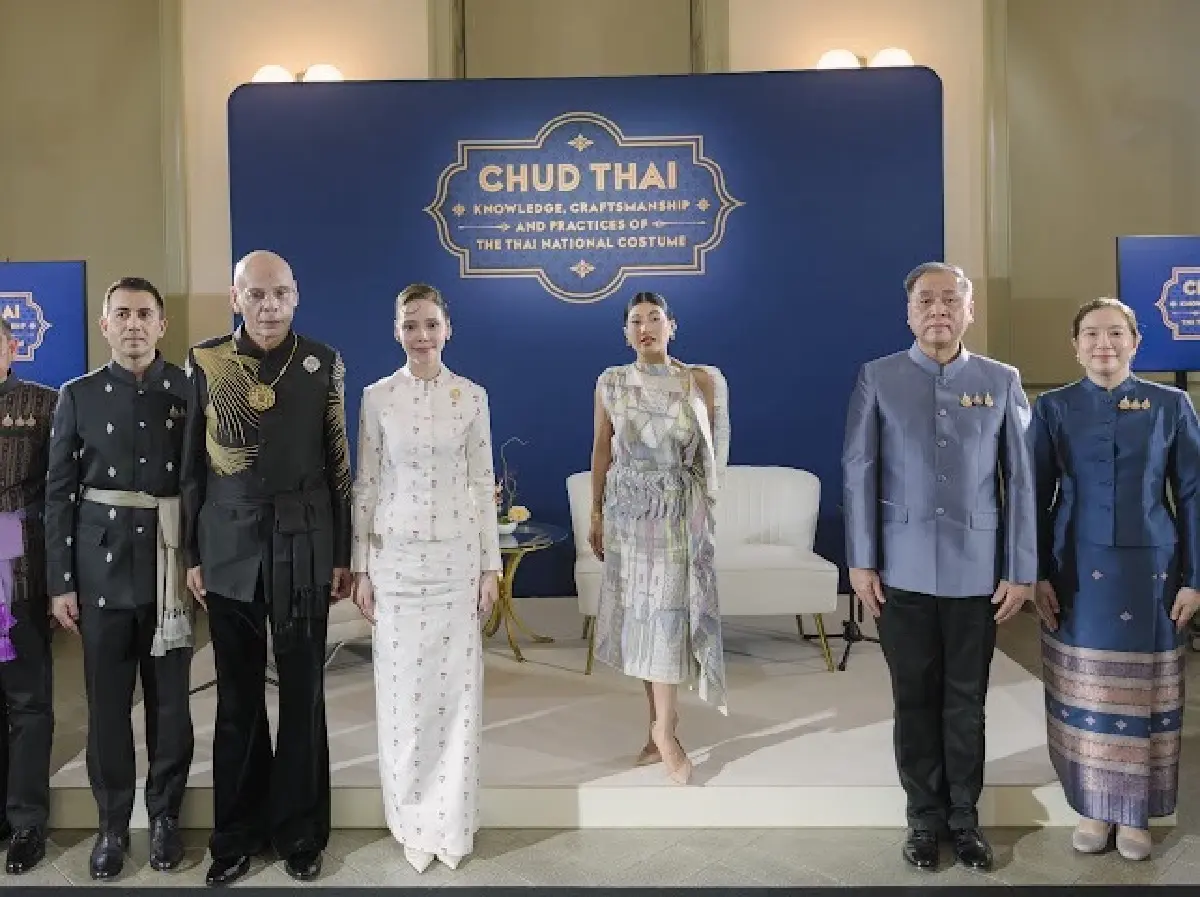 ชุดไทยพระราชนิยมบนเวทีโตเกียว แฟชั่นโชว์ที่คือการทูตวัฒนธรรม