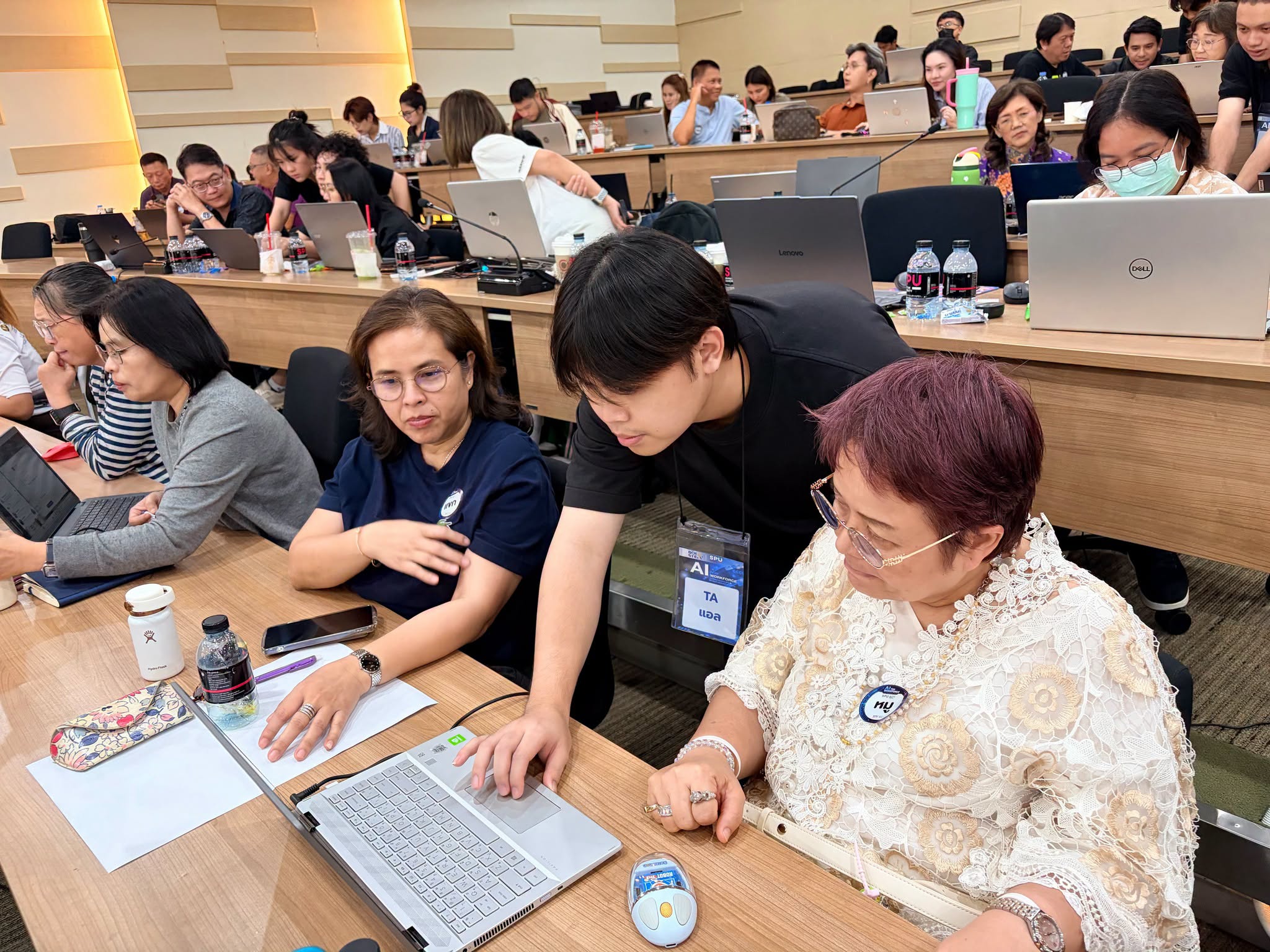 Data Literacy Training เปลี่ยนคนทำงานให้คิดด้วยข้อมูลและ AI