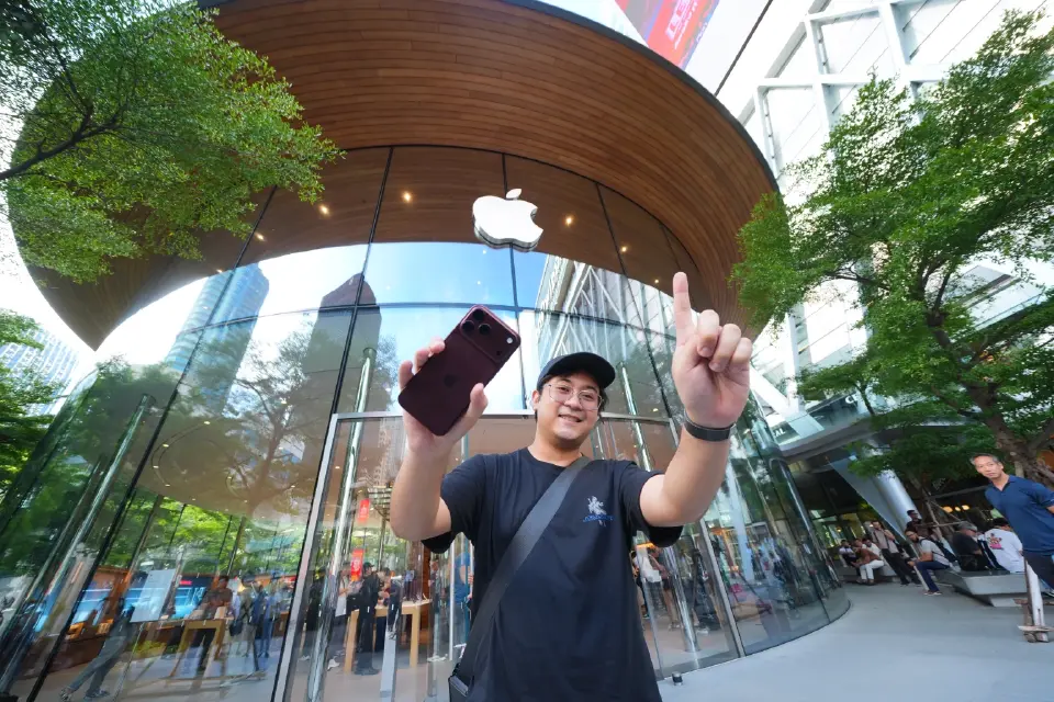 วันแรก iPhone 18 Pro คิวล้น ราคาแรง และบทเรียนของคนรอเครื่อง