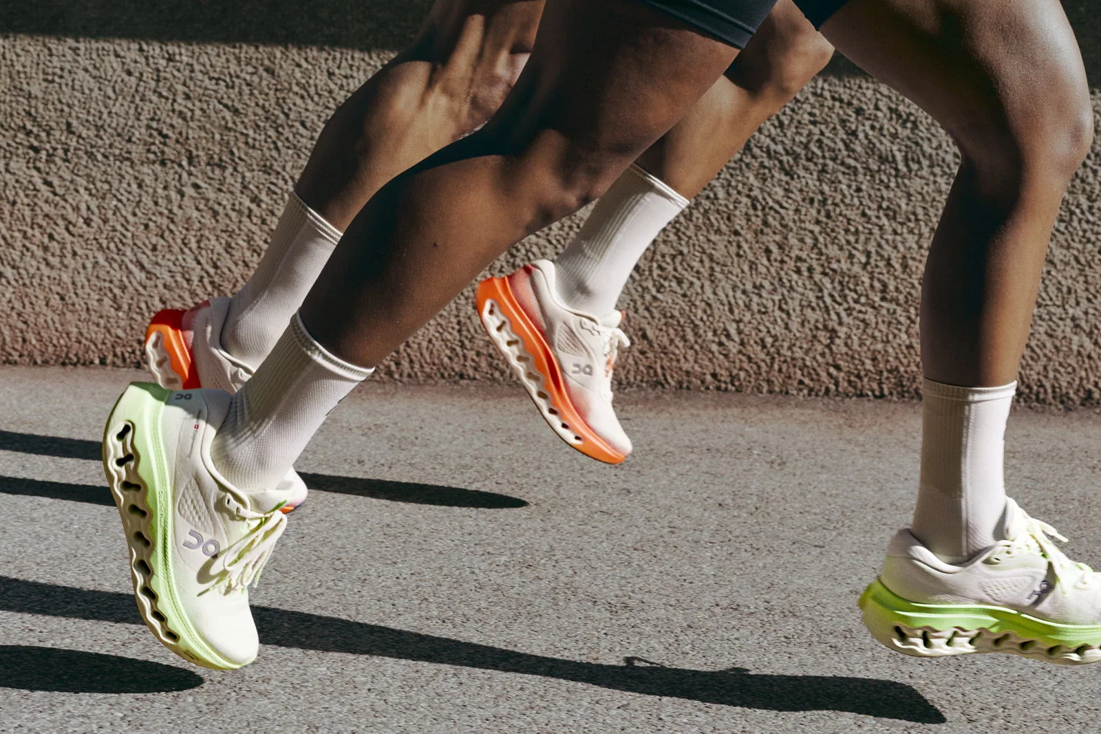 รองเท้าวิ่งโฟมใหม่ Surreal Superfoam ชน FF LUXE PLUS