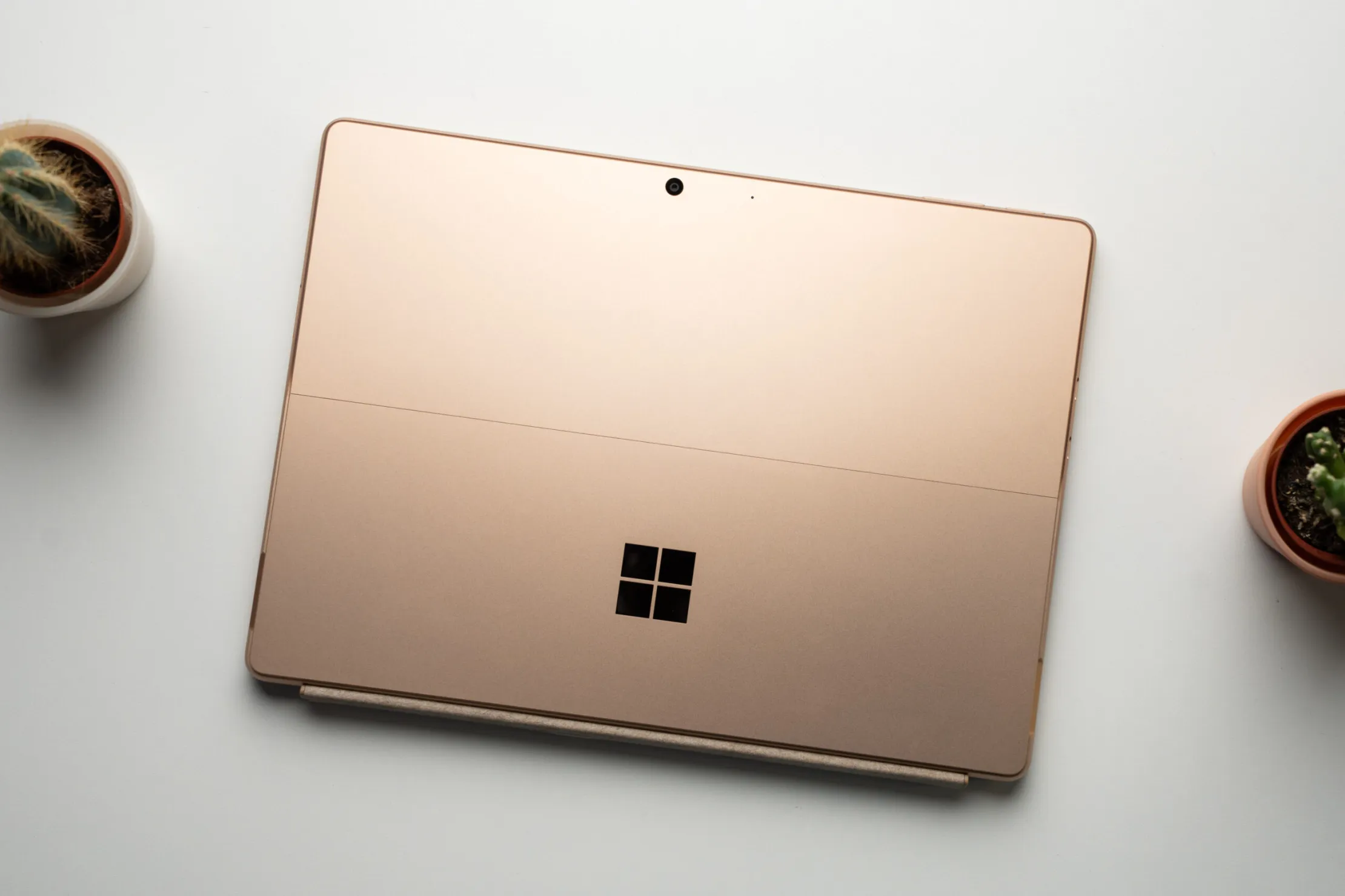 Surface Pro 12 นิ้ว และ Surface Laptop 13 นิ้ว ใครควรอัปเกรด