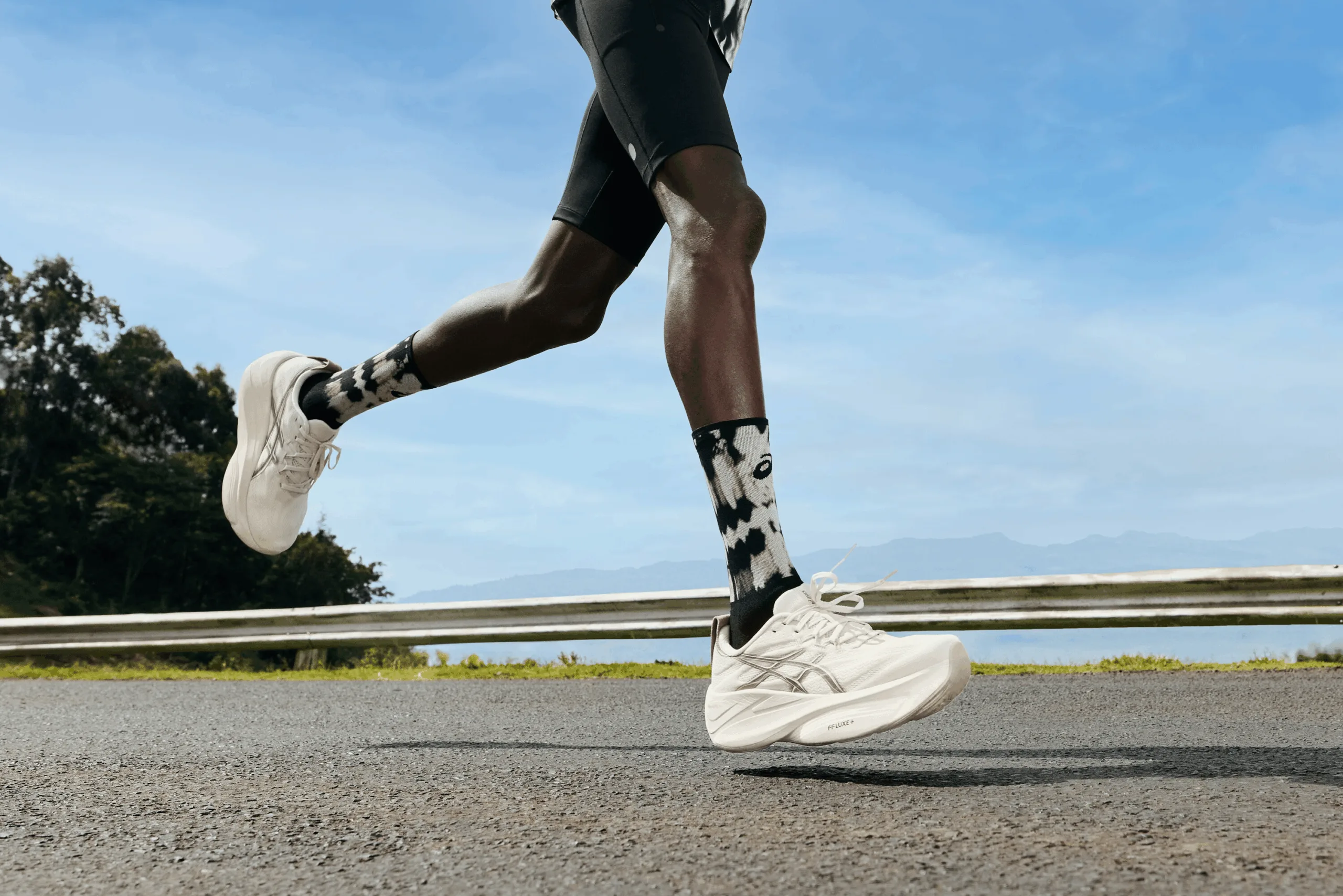 ASICS GEL-SLOWCUSH เปิดเกมรองเท้าวิ่งรองรับสูงด้วยคู่โฟมสบายเท้า