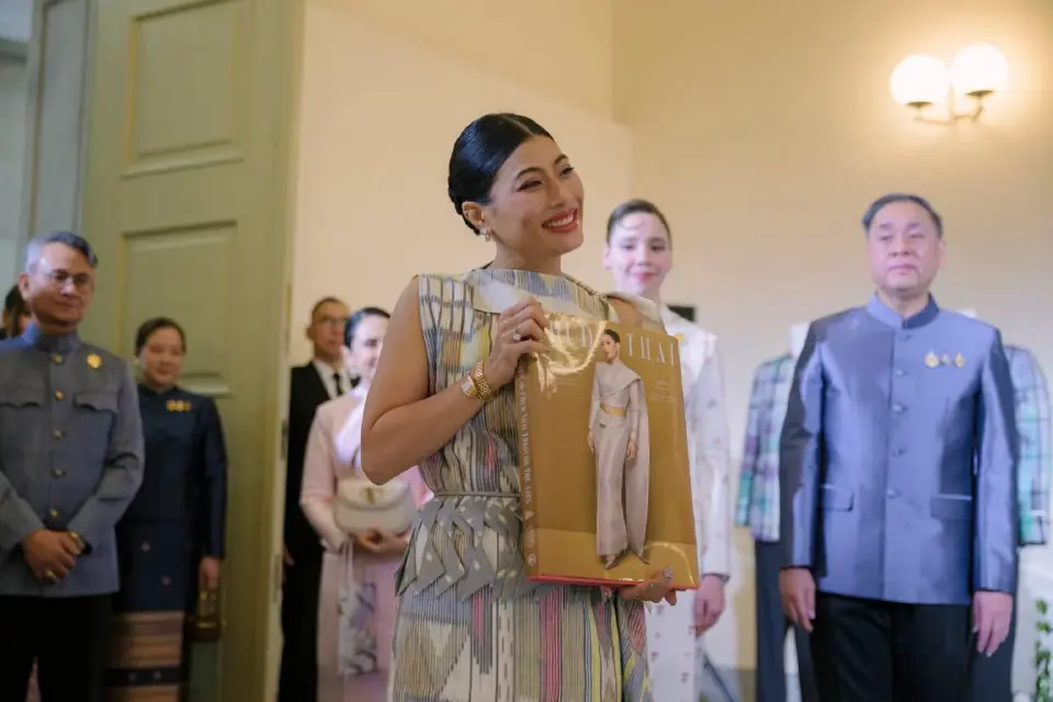 เมื่อชุดไทยพระราชนิยมก้าวขึ้นรันเวย์โตเกียว