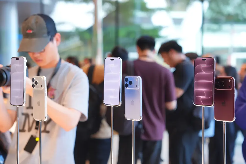 iPhone 18 Pro ขายวันแรกแรงจัด คิวแน่น สีบรัวนดี้นำเทรนด์