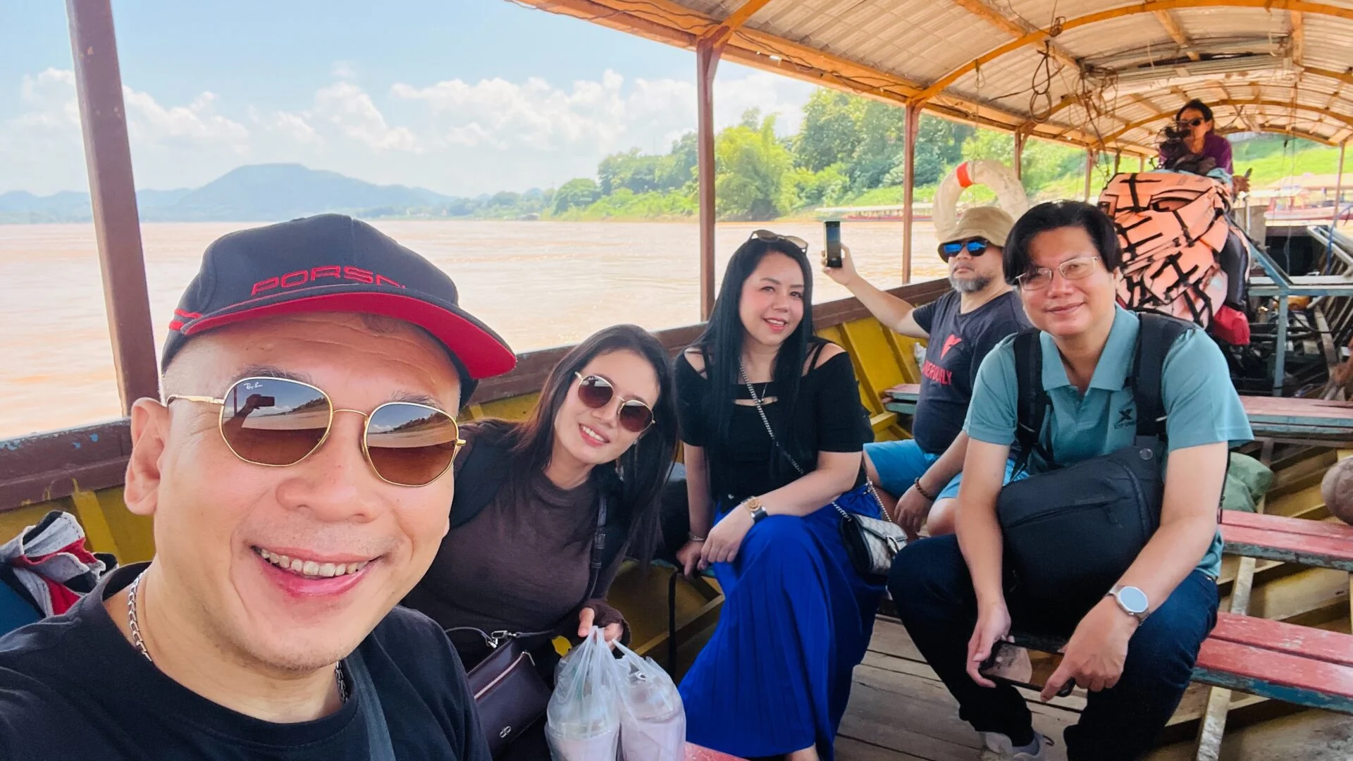 แหล่งท่องเที่ยวลับเหนือในฤดูฝน น้ำตก ภูเขา และวิถีข้ามโขง