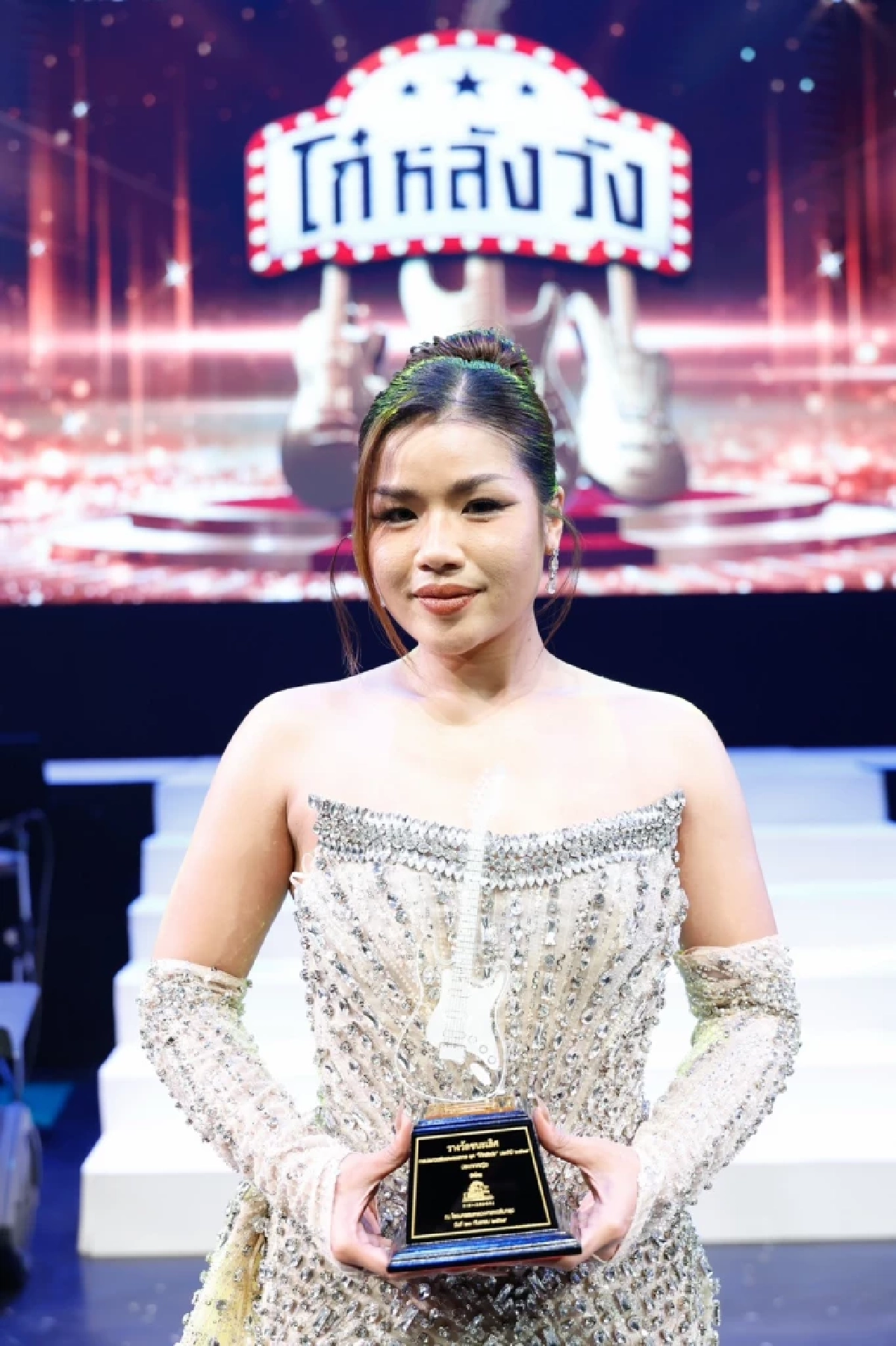 สองดาวดวงใหม่คว้าแชมป์การประกวดร้องเพลงสากล สานต่อสายคลาสสิกตะวันตก